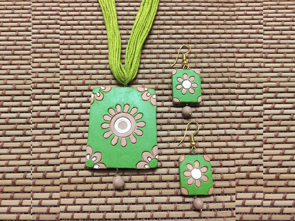 Green Neckpiece Set